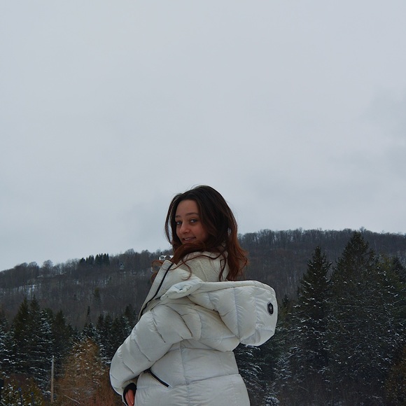 Meet your Posher, Lilah - Picture 1 of 1